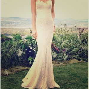 Lillian West New/Unaltered Wedding Dress